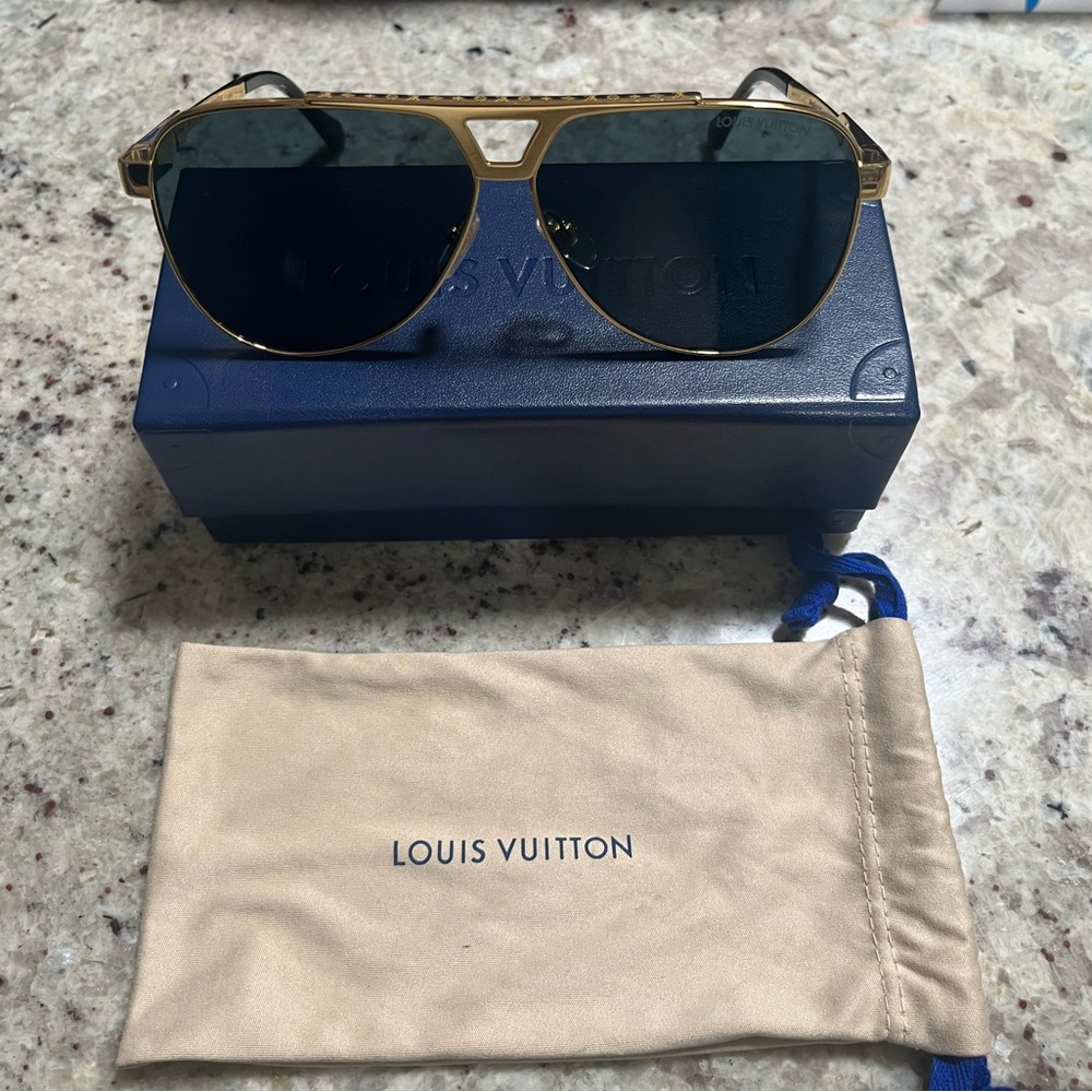 🔴SOLD Louis Vuitton Evidence Metal Pilot Sunglasses, Like New Condition - Picture 3 of 7